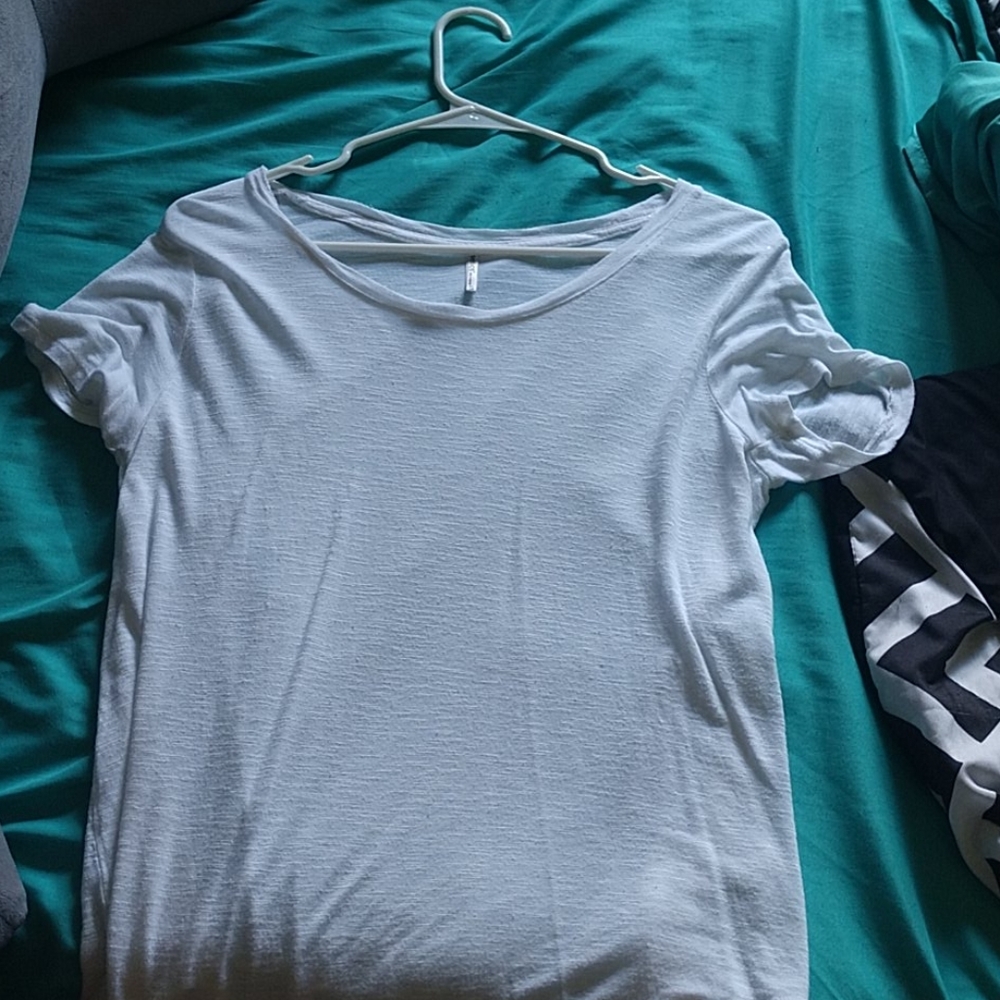 White loose t-shirt
